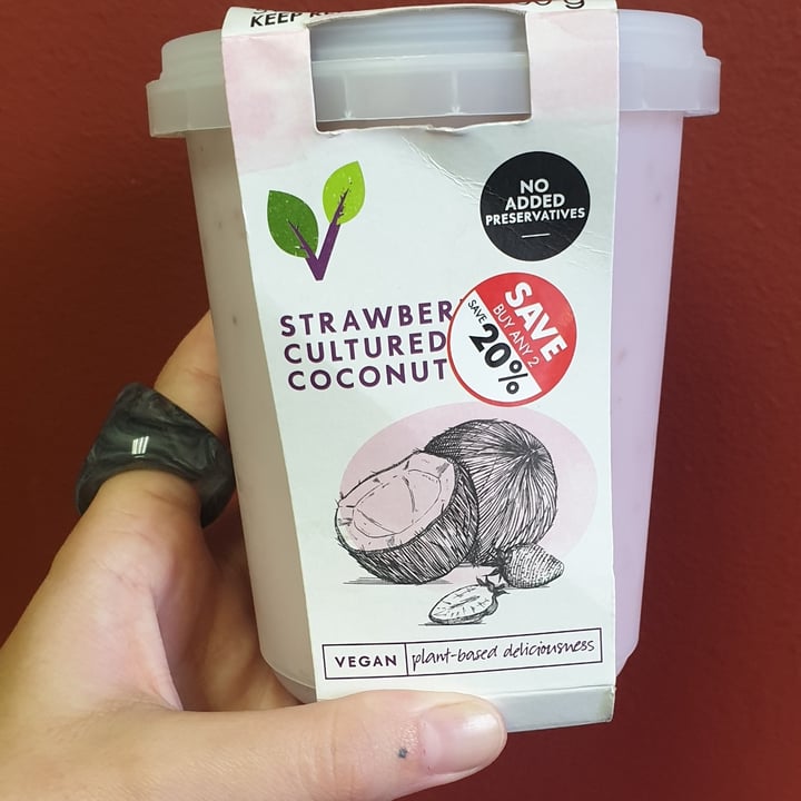 photo of Woolworths Food Strawberry Cultured Coconut Yoghurt shared by @elanareneekotze on  25 Jan 2022 - review