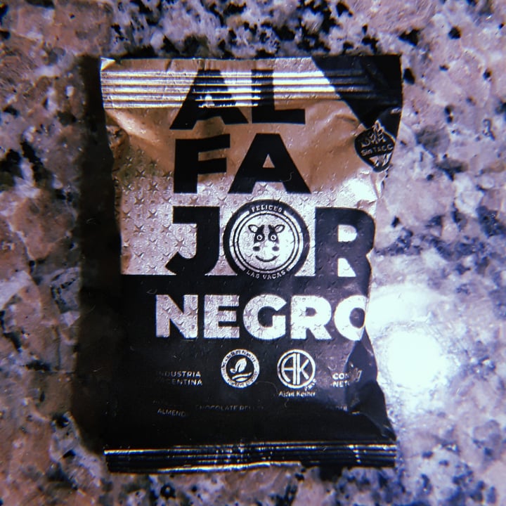photo of Felices Las Vacas Alfajor negro sin tacc shared by @nanicuadern on  21 Apr 2022 - review