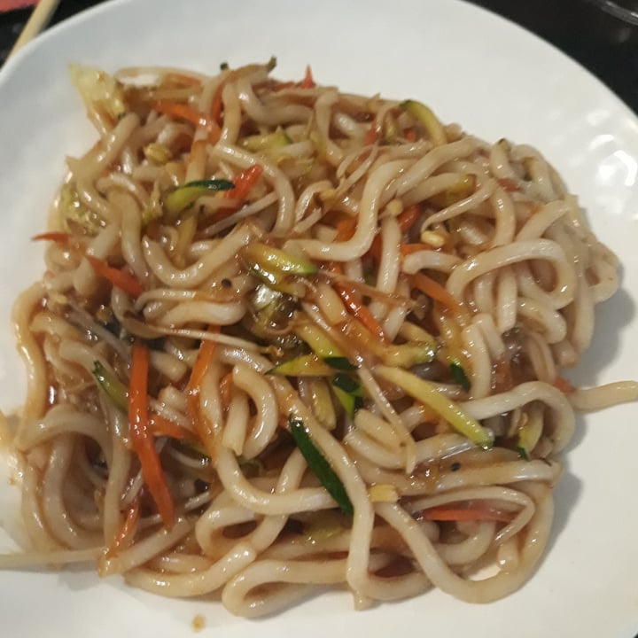 photo of Asia Fusion Sushi Yaki udon con verdure e salsa Tonkatsu shared by @zorb on  02 Jul 2022 - review