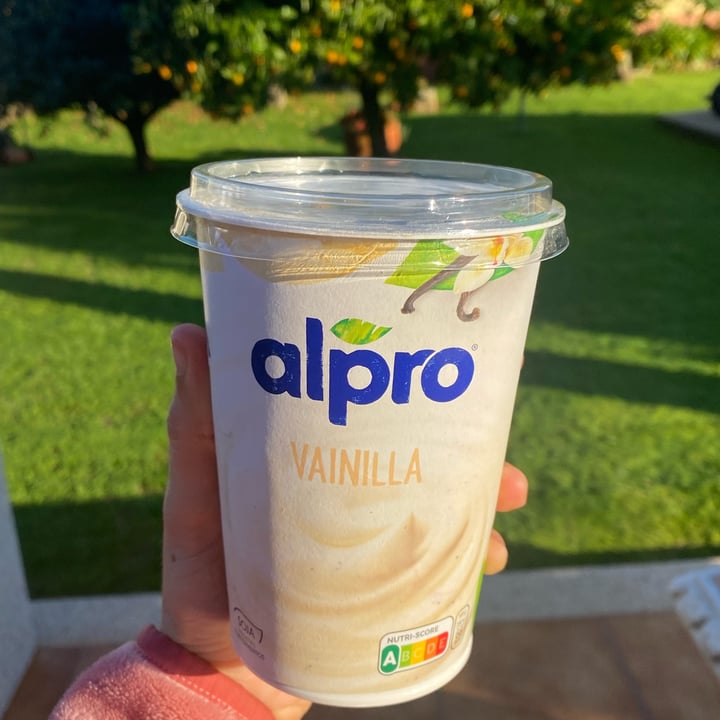 photo of Alpro Yogurt de soja sabor vainilla shared by @lauraperezz on  30 Dec 2021 - review