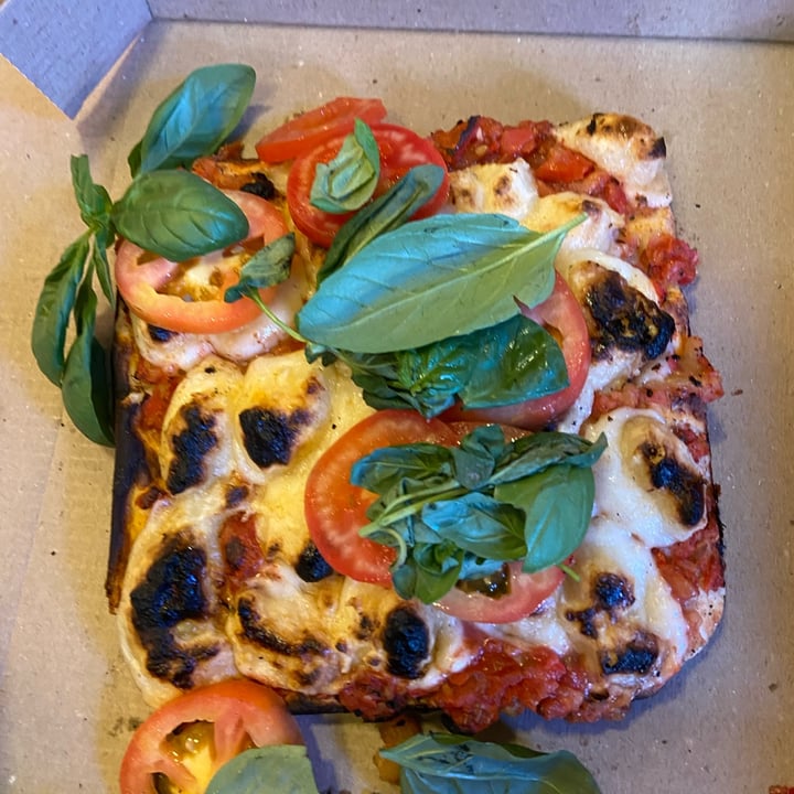 photo of Pizzería Güerrin Pizza Margarita vegana shared by @laritaveganita on  18 Nov 2022 - review