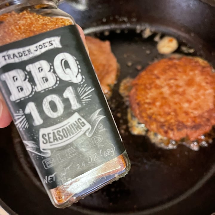 photo of Trader Joe's BBQ 101 Seasoning shared by @triciaa on  16 May 2022 - review