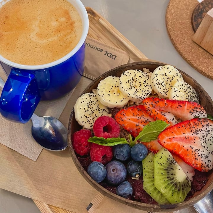 review photo of Dulce de Leche Boutique Ruzafa açai bowl shared by @laxnae on 04 Apr 2022 - review
