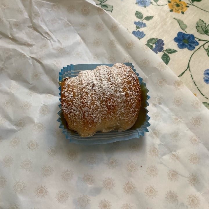 photo of Wani - Vegan Bakery Cannoli vegan shared by @flasol on  24 Oct 2021 - review