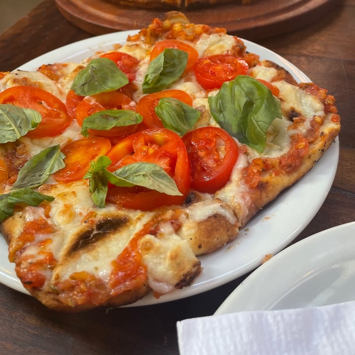 photo of Pizzería Güerrin Pizza Margarita vegana shared by @abertoia on  15 Aug 2021 - review