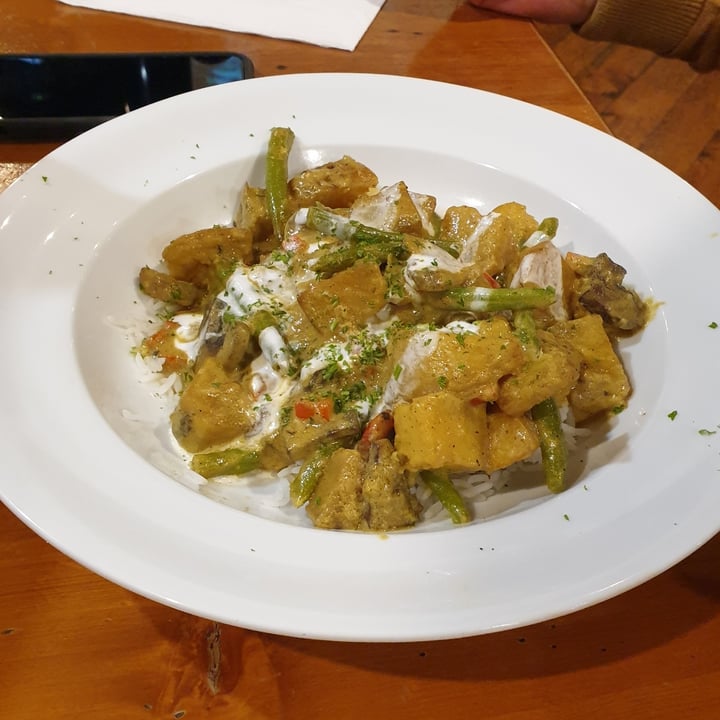 review photo of Speights Ale House Kumara And Green Bean Curry shared by @natly on 22 May 2021 - review