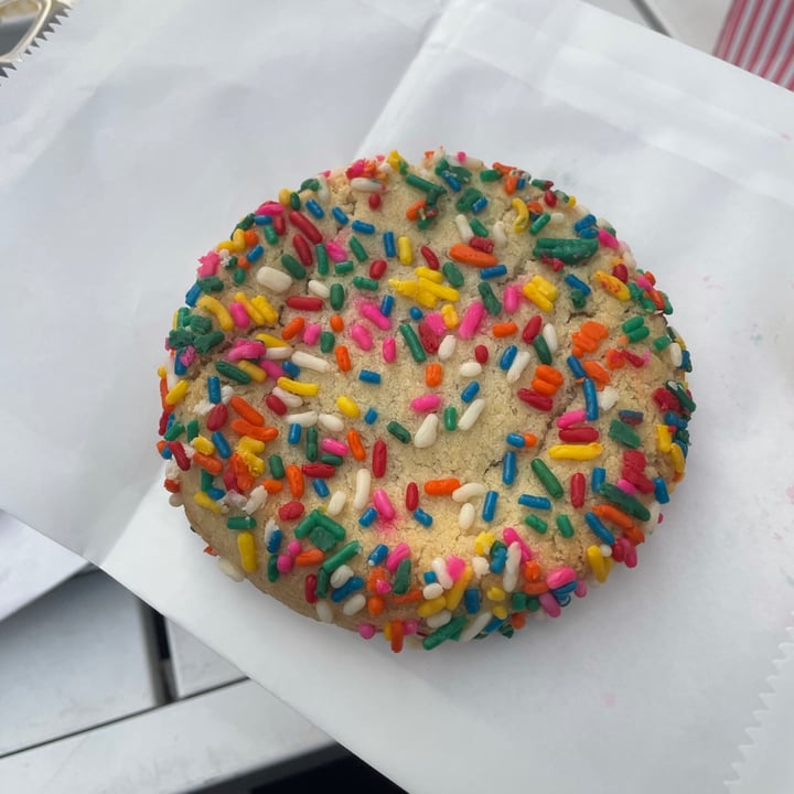 photo of Beatnic - Back Bay Rainbow Sprinkle Cookie shared by @zoeadamopoulos on  25 Aug 2021 - review