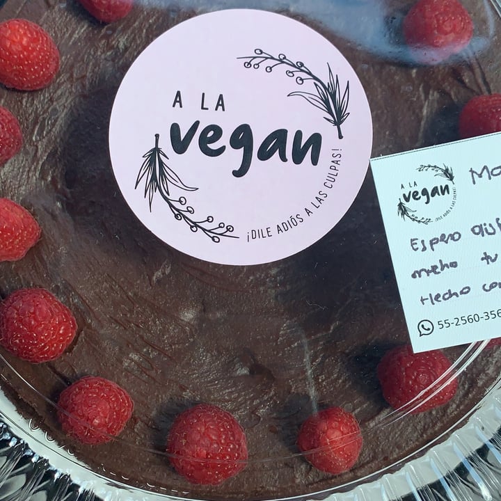 review photo of A La Vegan Pastel de Chocolate y Frambuesas shared by @majocobian on 19 Jun 2020 - review