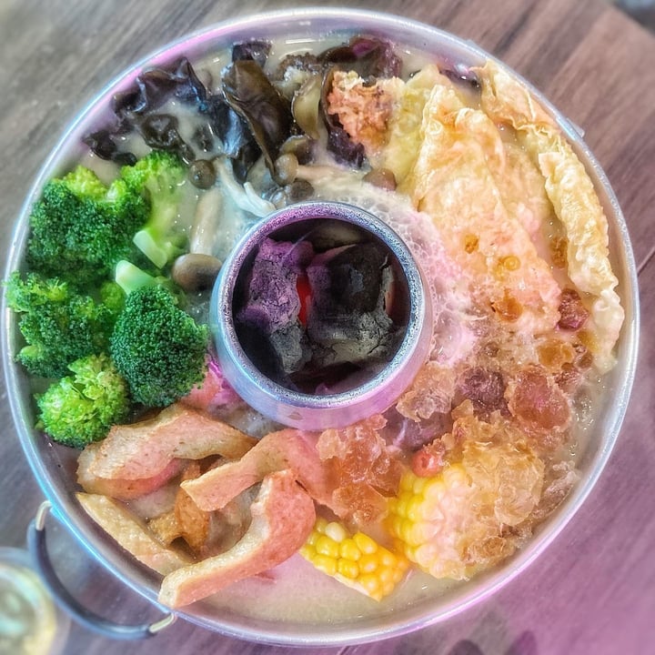 photo of New Fut Kai Vegetarian Restaurant Miso soya milk hotpot shared by @eatwhatsis on  19 Mar 2022 - review