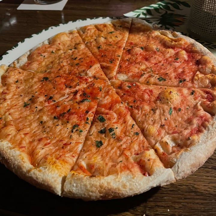 photo of Restaurant Römerkeller pizza with tomato sauce shared by @terribradipo on  29 Jul 2022 - review