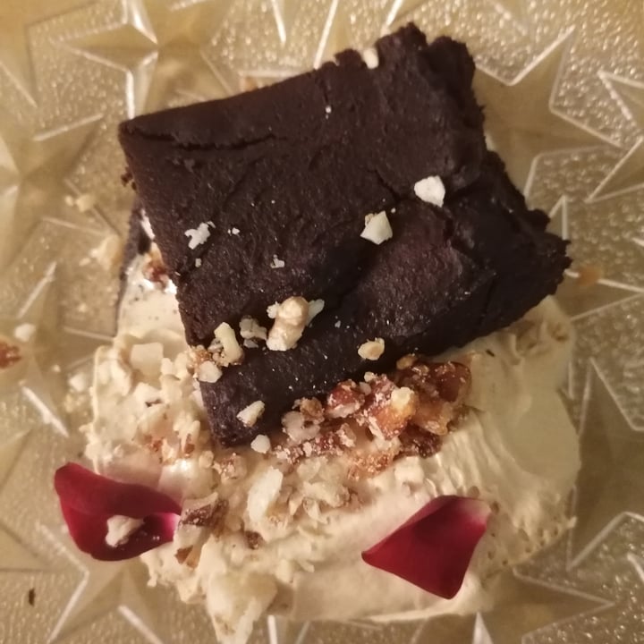 review photo of La dispensa di Amelia Doppio Brownie Al Cioccolato Con Salsa Al Caramello Salato E Noci Croccanti shared by @laup on 19 Feb 2022 - review