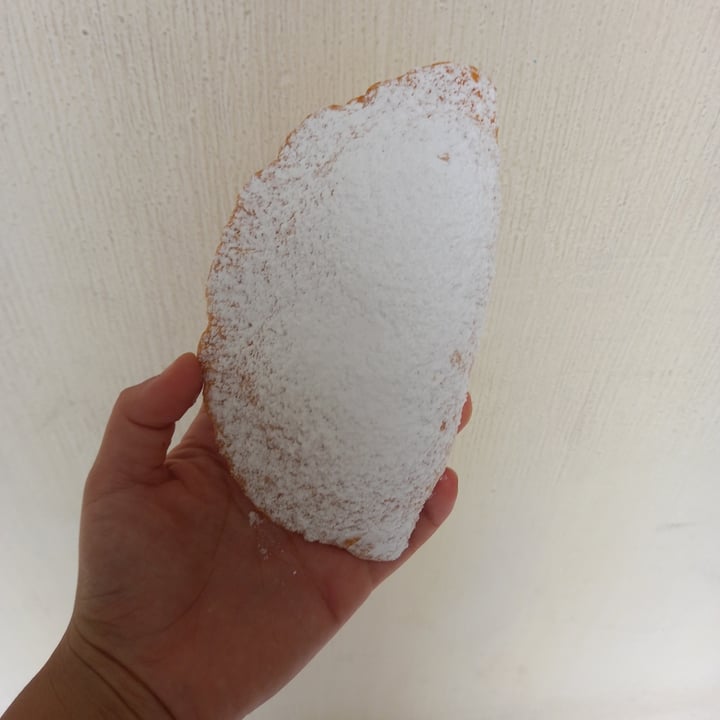review photo of De La Tierra Panadería Vegana Empanadas de manjar de leche de almendras shared by @aguacatera on 30 Apr 2021 - review