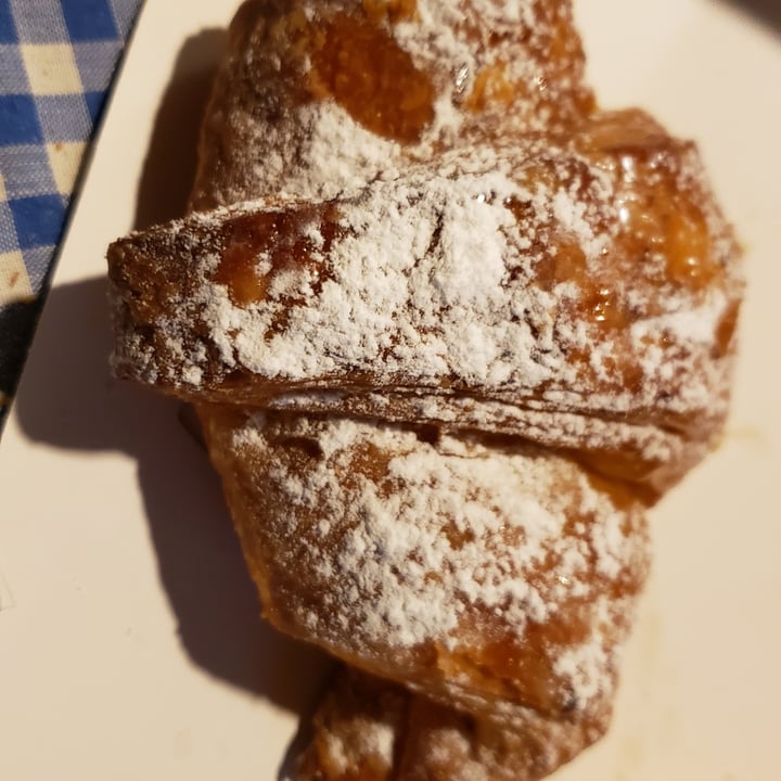 photo of Sablêe Vegana Croissant rellena de nutella shared by @lucianah on  13 Apr 2021 - review
