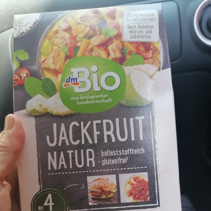 review photo of dmBio Jackfruit Burger Patties shared by @laurabricininni on 15 May 2022 - review