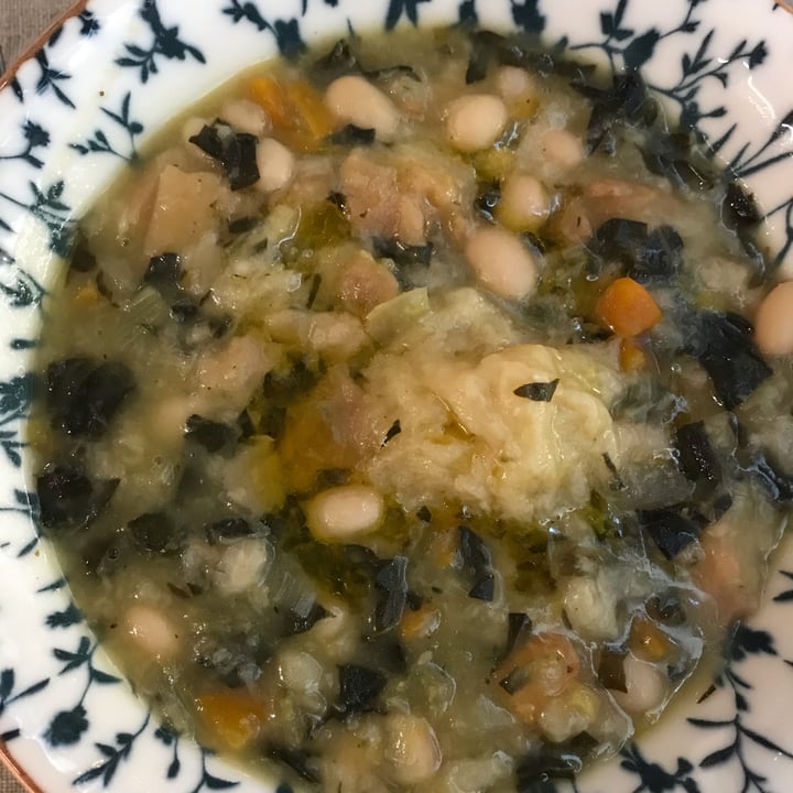 photo of Contrada Govinda Zuppa di cavolo nero, pane e fagioli shared by @maddinji on  04 Dec 2021 - review