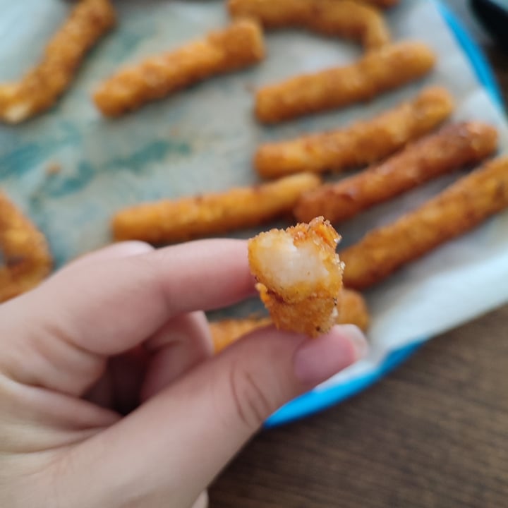 photo of Vemondo Vegan sticks cheese style shared by @flouredfingers on  25 Aug 2021 - review