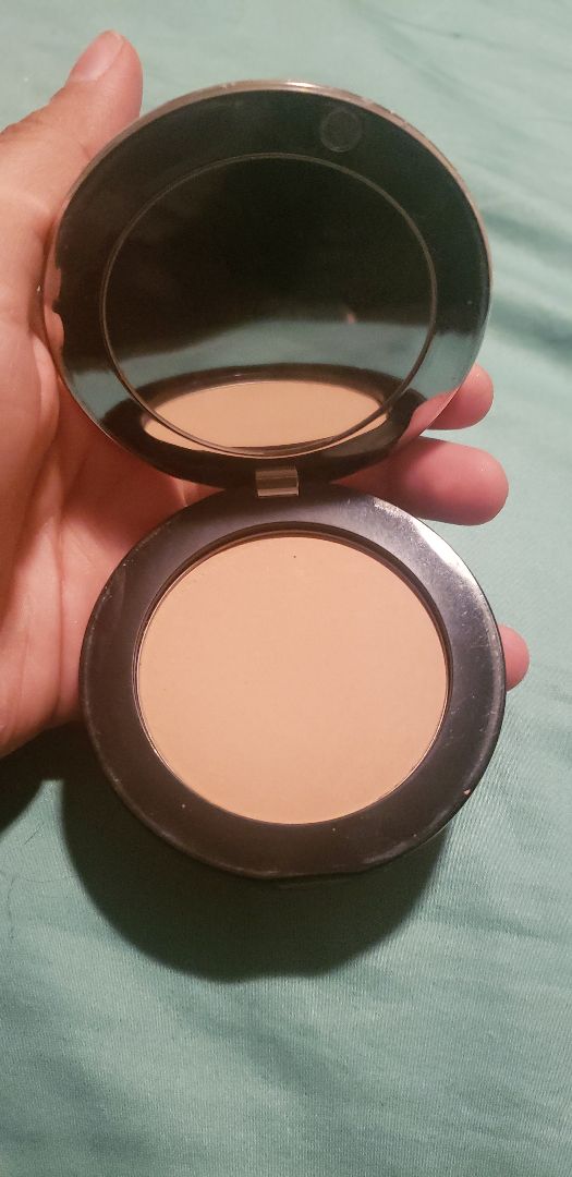 photo of Urban Decay All Nighter Waterproof Setting Powder shared by @katiardz on  07 Dec 2019 - review