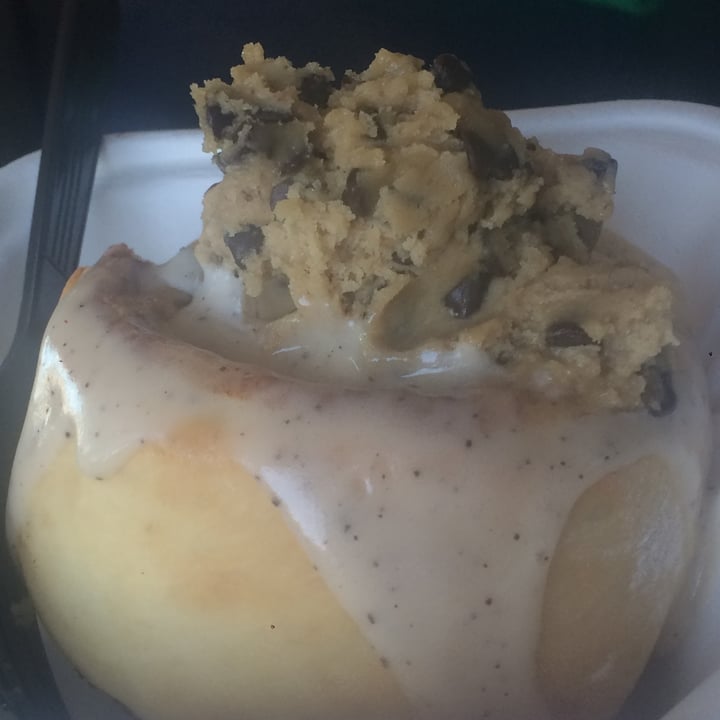 photo of Cinnaholic (Permanently Closed) Cinnamon Roll shared by @graciec on  28 Jul 2020 - review