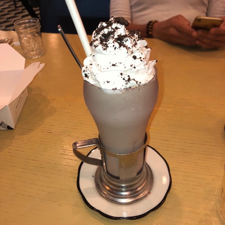 review photo of Black Tap Singapore veganized oreo cookies and cream classic shake shared by @uncleashleigh on 09 Sep 2020 - review