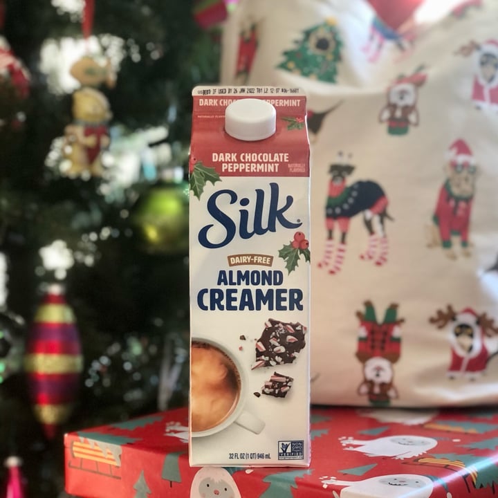 photo of Silk Dark Chocolate Peppermint Almond Creamer shared by @alexanicole on  21 Dec 2021 - review