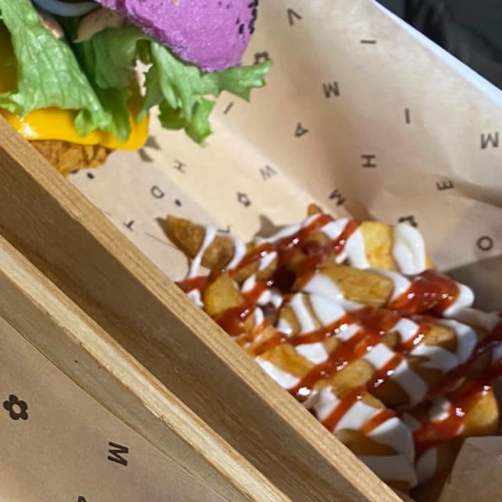 photo of Flower Burger Patatas Bravas shared by @leandradg on  27 Mar 2022 - review