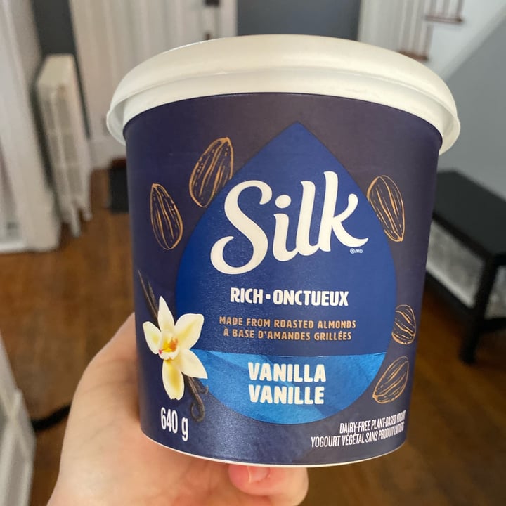 photo of Silk Rich Vanilla Plant-based Yogurt shared by @kimleescatlady on  19 Apr 2022 - review