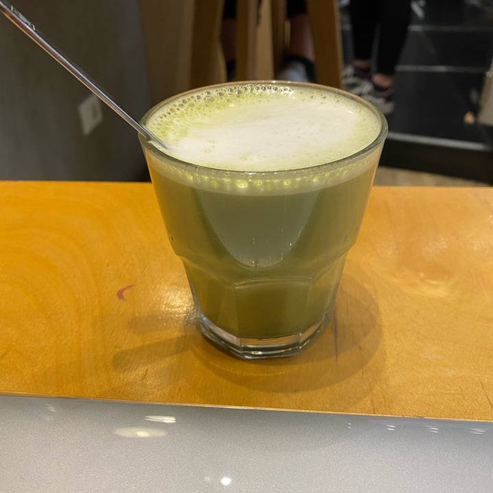 photo of Shake Café Matcha Latte (con Latte D’avena) shared by @effymusic on  03 May 2022 - review