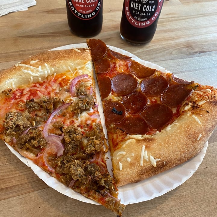 photo of Screamer's Pizzeria Pepperoni Pizza shared by @santo-vegano on  07 Jul 2021 - review