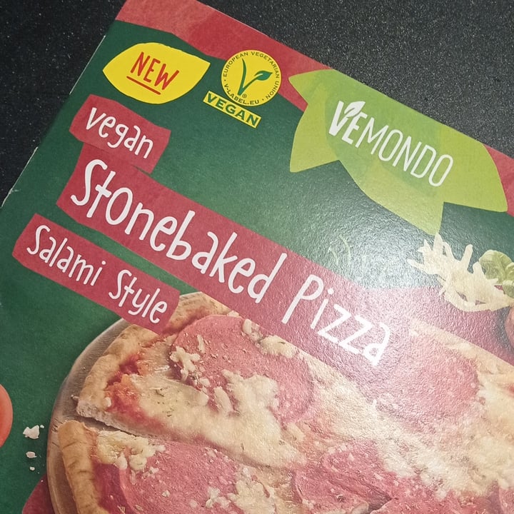 photo of Vemondo Vegan Stonenbaked Pizza Salami Style shared by @nuriawashungry on  03 Feb 2022 - review