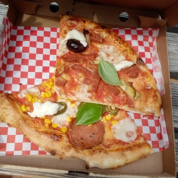 photo of Pizzis and Cream Pizza Capricciosa shared by @fanny-kana on  12 Aug 2021 - review