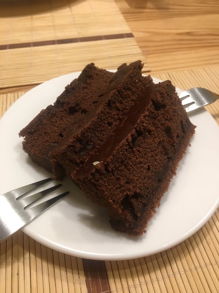 photo of Peas Vegan & Raw Food Chocolate Cake shared by @weganerin on  16 Apr 2020 - review