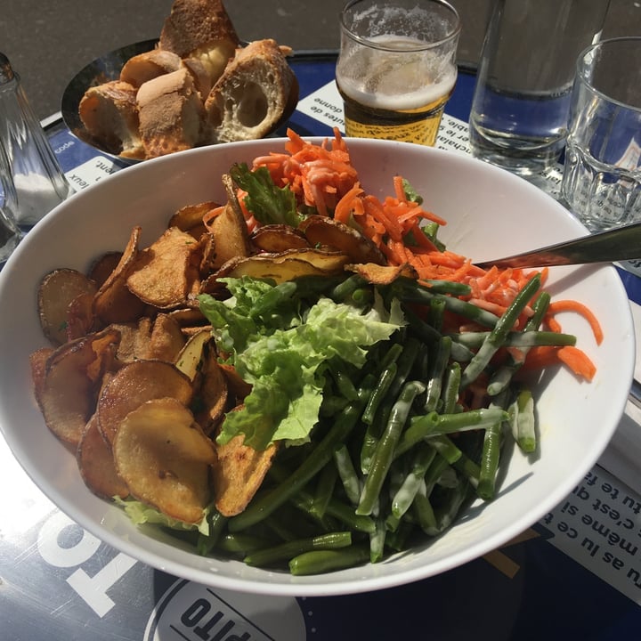 photo of La Marmite Salade vegetarienne shared by @zealamb on  19 Apr 2022 - review