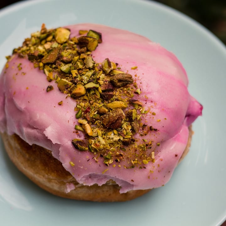 photo of Grumpy & Runt | Little Deli & Donuts Pistachio and blackberry shared by @carlagontier on  08 Jul 2021 - review