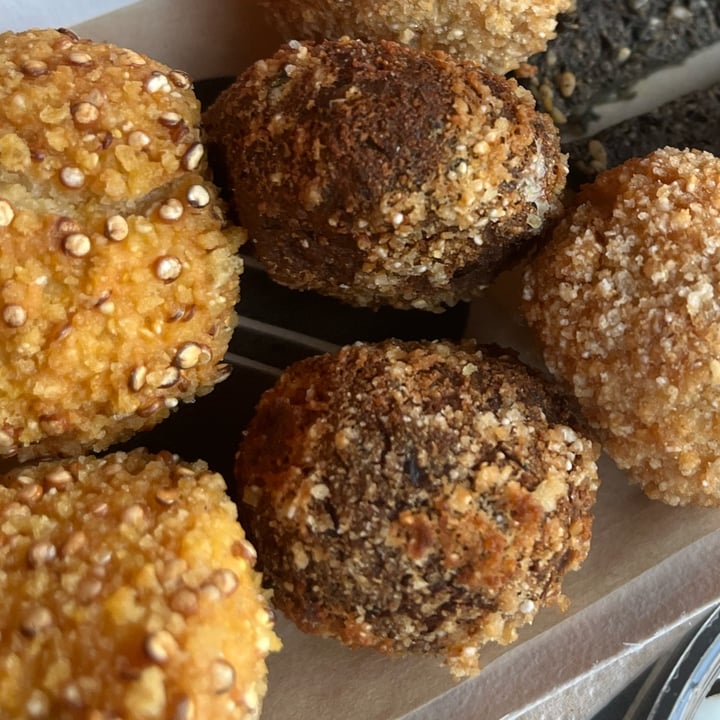 photo of HUG Falafel speziati shared by @giuliettaveg on  20 May 2022 - review