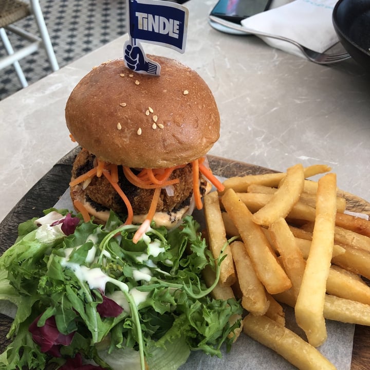 photo of Privé Wheelock Sweet & Sticky Panko-Crusted TiNDLE™ Burger shared by @teo-reno on  31 Mar 2021 - review