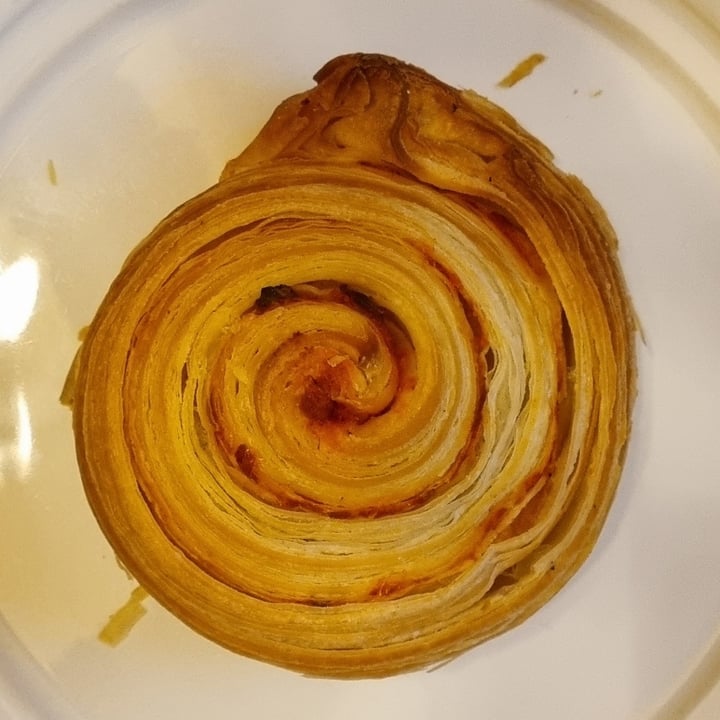 review photo of Craft Vegan Bakery Roll Saborizado De Pesto De Tomate shared by @beto71 on 24 Sep 2021 - review