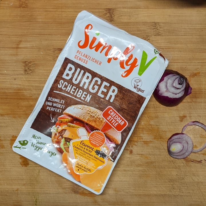 photo of Simply V Burger Scheiben Cheddar Style shared by @frauknabe on  27 Nov 2020 - review