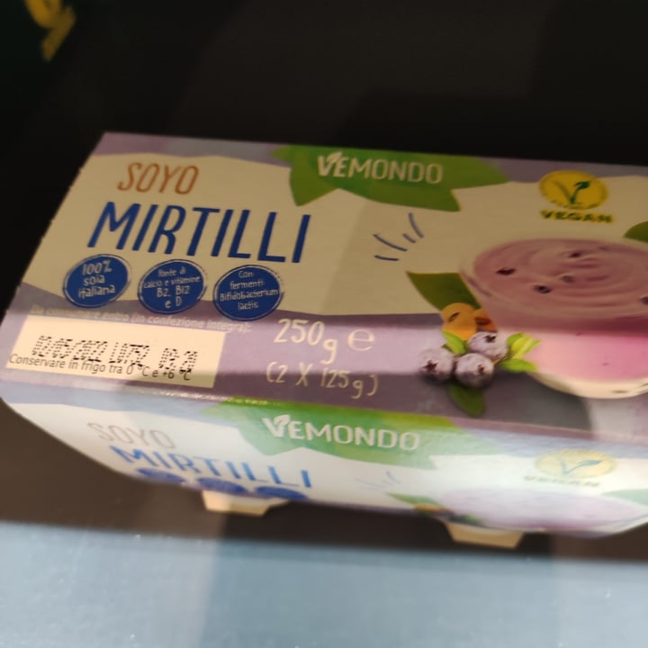 review photo of Vemondo blueberry yogurt shared by @nbenedetta on 31 Mar 2022 - review
