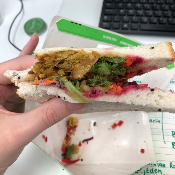 photo of Co-op Gro Onion Bhaji & Mango Chutney Sandwich shared by @izdaviz on  06 Sep 2022 - review