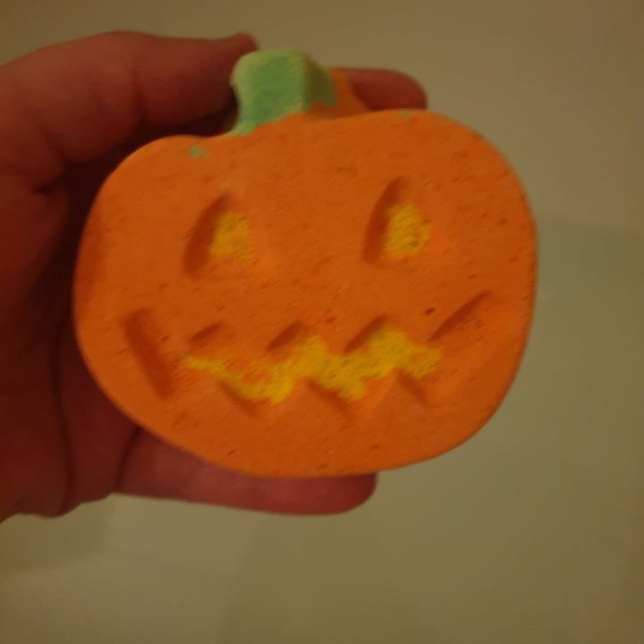 review photo of LUSH Fresh Handmade Cosmetics Punkin Pumpkin (Bath Bomb) shared by @mayainle on 11 Nov 2020 - review