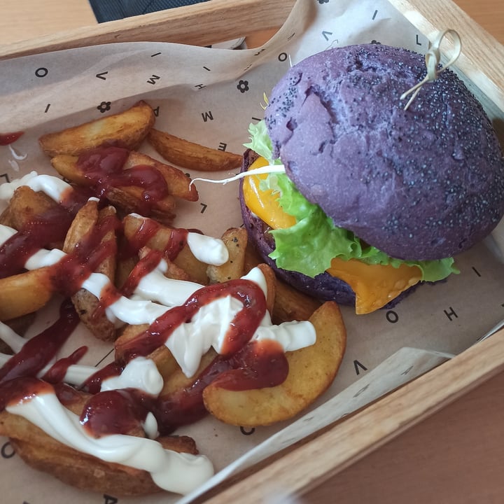 photo of Flower Burger Flower Burger shared by @savisara8 on  12 Mar 2022 - review