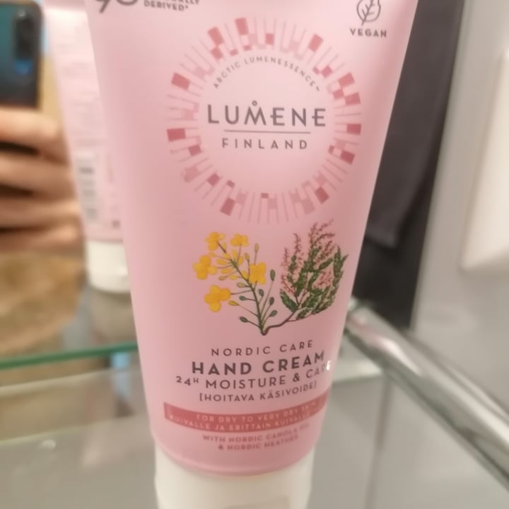 review photo of Lumene 24h Hand cream moisture & care shared by @hennaemilia on 18 Dec 2021 - review