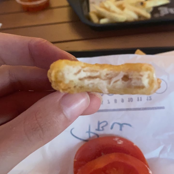 photo of Burger King burger and nuggets shared by @holoceneperth on  20 Aug 2022 - review