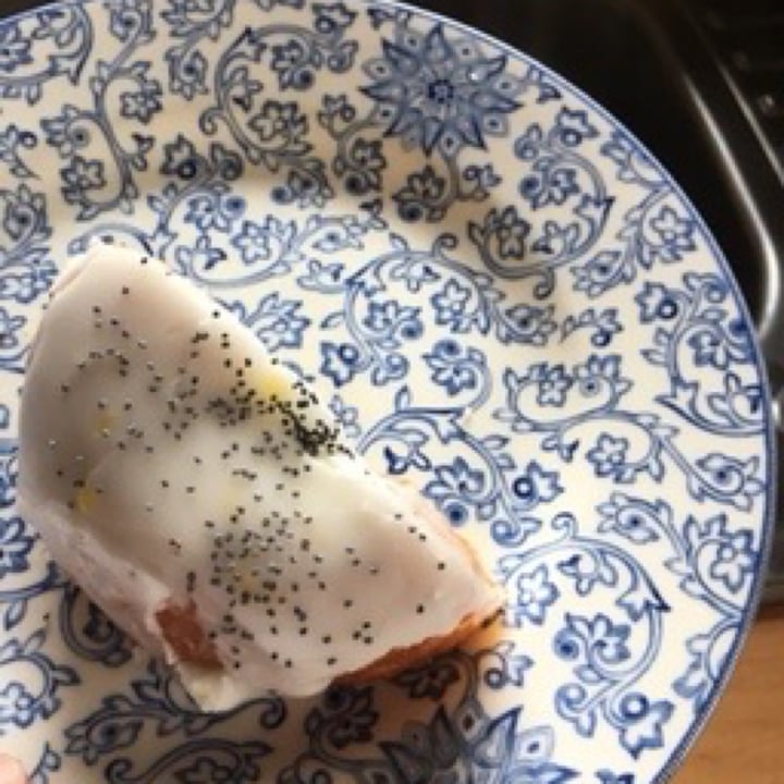 review photo of The Rolling Donut Vegan Lemon and Poppy Seed Donut shared by @chazzybeanxo on 16 Aug 2020 - review