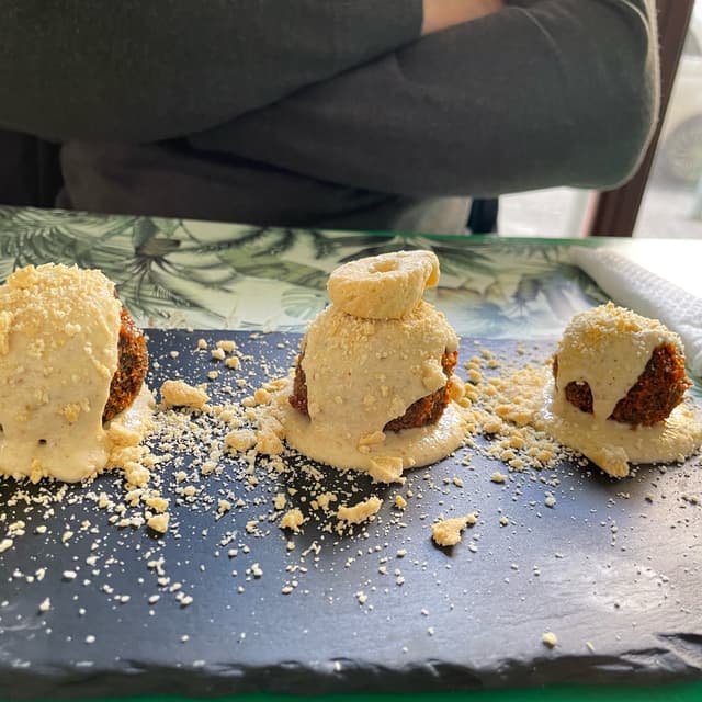 「Polpette di friarielli con crema di tarallo」の料理の写真