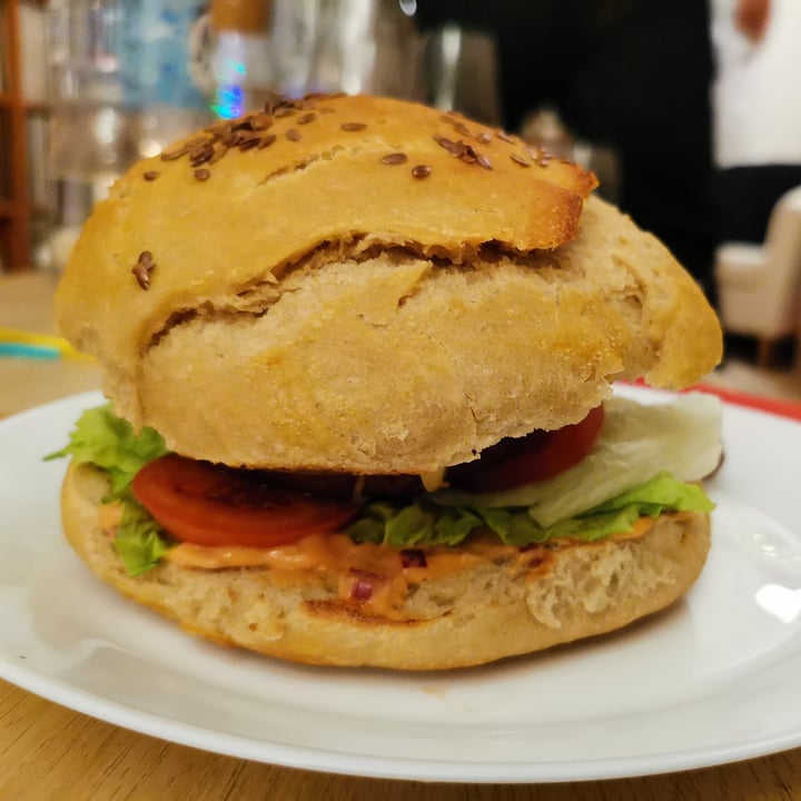 photo of Next Level Meat Burger Vegetali  shared by @hajnalkaveronika on  30 Jan 2022 - review