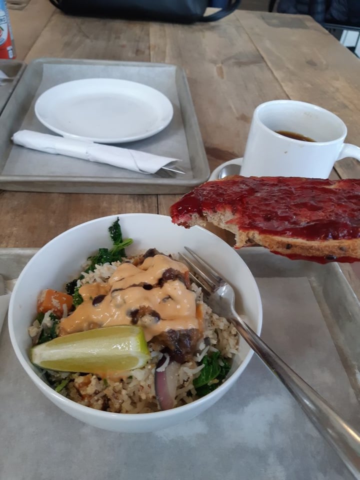 review photo of Receiver Coffee Co. Vegan Breakfast Bowl shared by @itsok2beme on 06 Jun 2019 - review