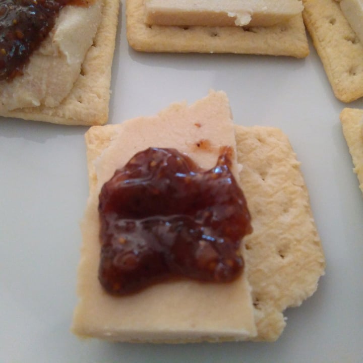 review photo of Can Bech Salsa dulce de higo negro nueces de macadamia y pimienta de Jamaica shared by @xenawarrior on 13 Jan 2022 - review