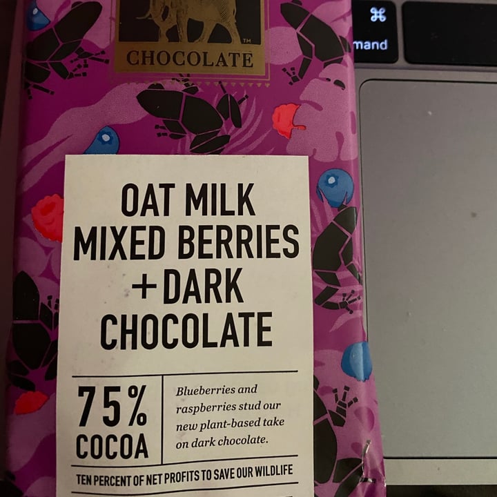 photo of Endangered Species Chocolate Oat milk Mixed Berries + Dark Chocolate shared by @birb on  10 Jan 2021 - review