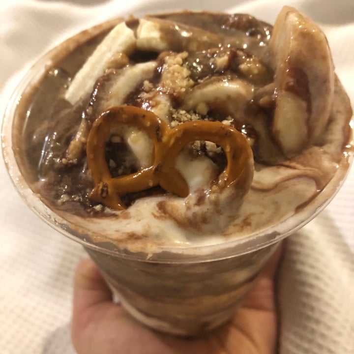 photo of Fat Vegan Malteada Chocolate con Crema de Cacahuate y Pretzel shared by @dolores on  08 Aug 2020 - review